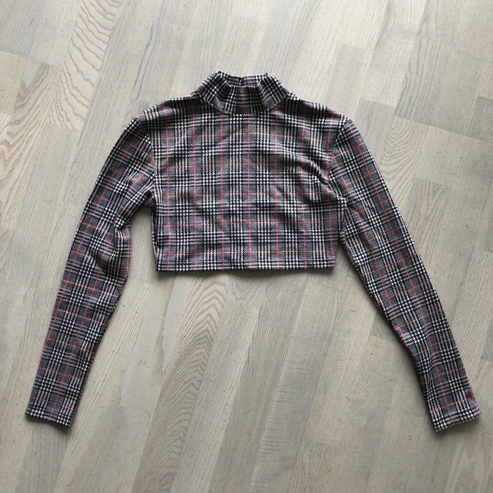 Check Patterned Long Sleeve Crop Top